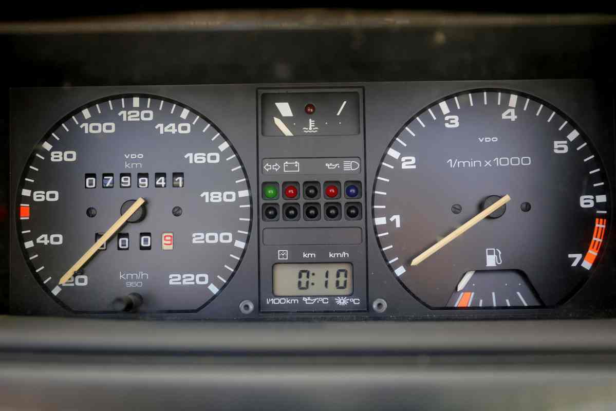 Fahrzeugverkauf VW Scirocco Cabrio Bild Tachometer